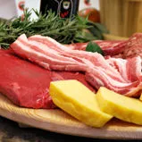 Carne, pancetta e salsiccia