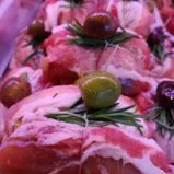 Involtini di manzo avvolti nella pancetta impreziositi con olive e rosmarino Macelleria Costanzo